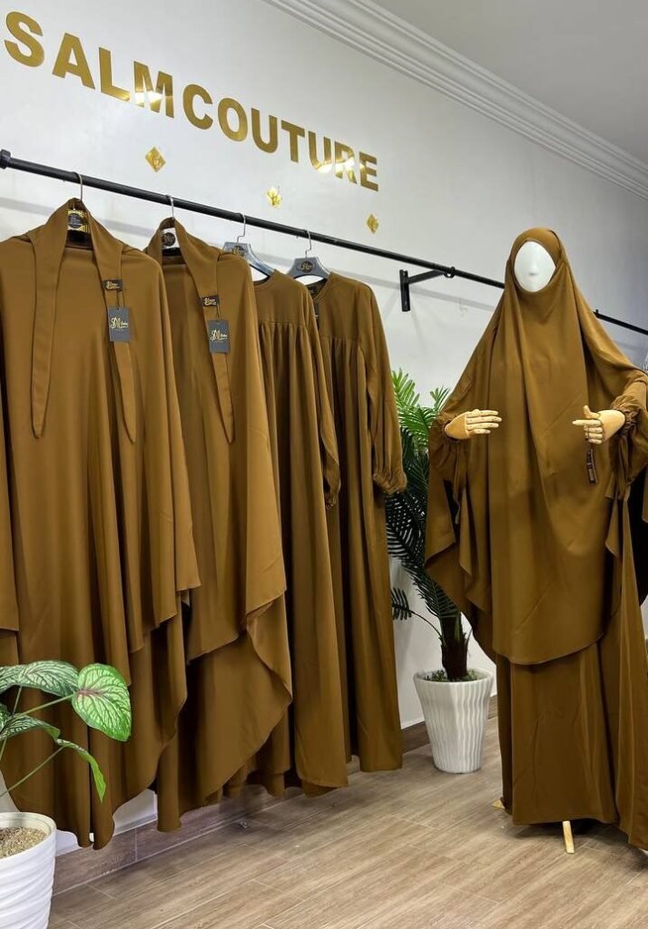 طقم عباية التركيز مع خمار سترة